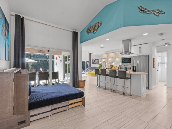 Luxury Cape Coral Retreat - 4 Bedroom Home with Private Pool
